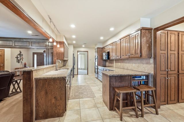 6007 Forestcreek Court, Arlington, TX 76016