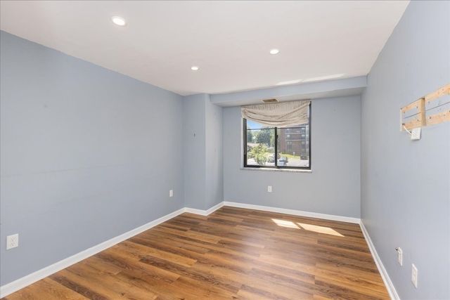 100 Ledgewood Dr 410, Stoneham, MA 02180