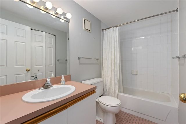100 Ledgewood Dr 410, Stoneham, MA 02180