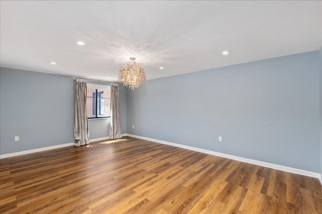 100 Ledgewood Dr 410, Stoneham, MA 02180