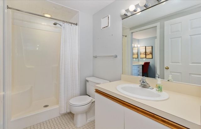 100 Ledgewood Dr 410, Stoneham, MA 02180