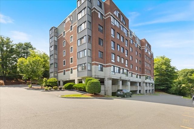 100 Ledgewood Dr 410, Stoneham, MA 02180