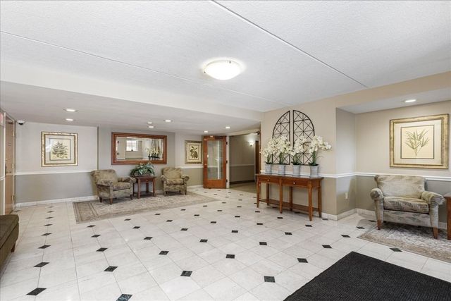 100 Ledgewood Dr 410, Stoneham, MA 02180