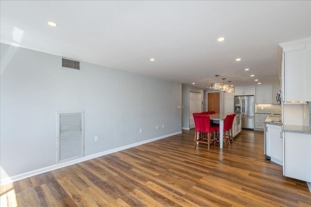 100 Ledgewood Dr 410, Stoneham, MA 02180