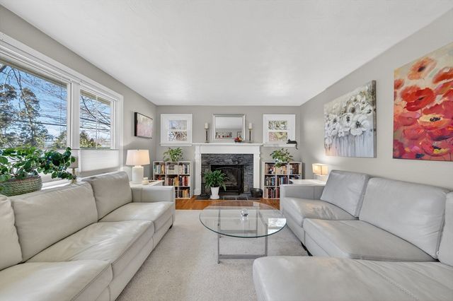 788 Dartmouth St, Dartmouth, MA 02748