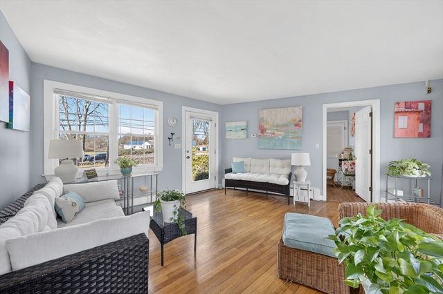 788 Dartmouth St, Dartmouth, MA 02748