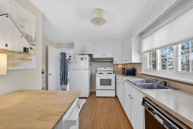 788 Dartmouth St, Dartmouth, MA 02748