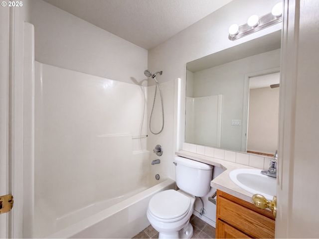 12103 Se HAROLD St, Portland, OR 97266