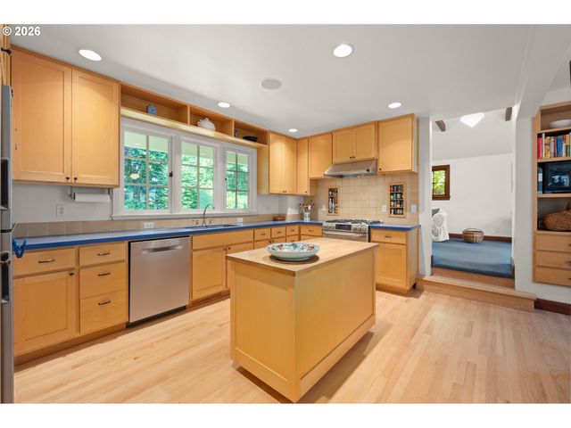 1669 FAIRMOUNT Blvd, Eugene, OR 97403