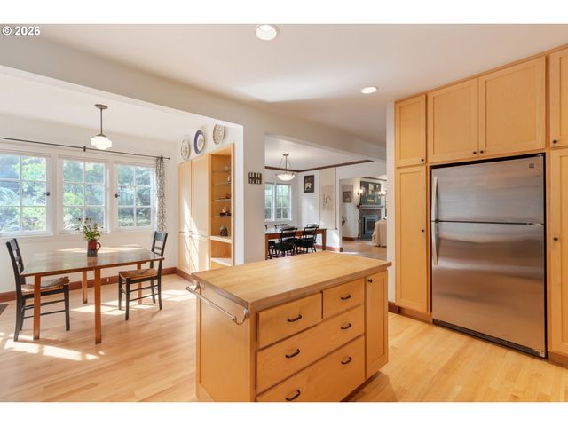 1669 FAIRMOUNT Blvd, Eugene, OR 97403