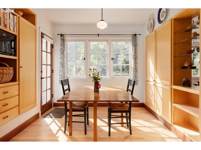 1669 FAIRMOUNT Blvd, Eugene, OR 97403