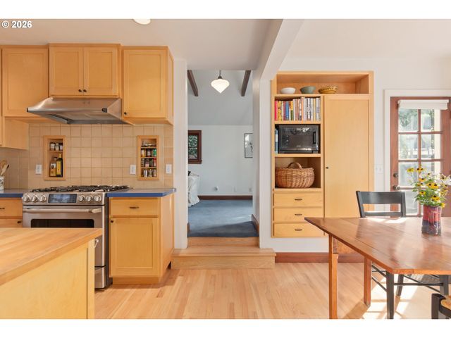 1669 FAIRMOUNT Blvd, Eugene, OR 97403