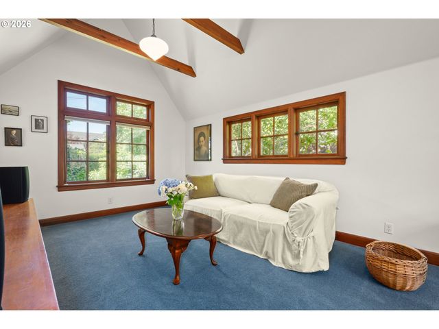 1669 FAIRMOUNT Blvd, Eugene, OR 97403