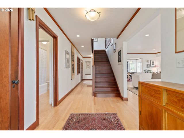 1669 FAIRMOUNT Blvd, Eugene, OR 97403