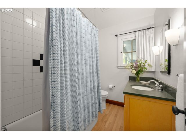 1669 FAIRMOUNT Blvd, Eugene, OR 97403