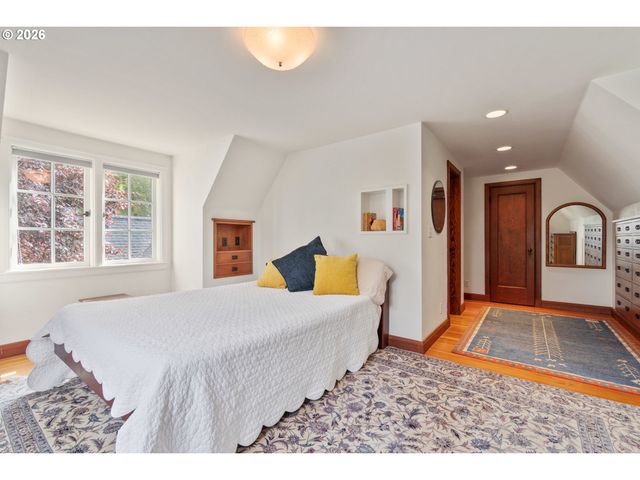 1669 FAIRMOUNT Blvd, Eugene, OR 97403
