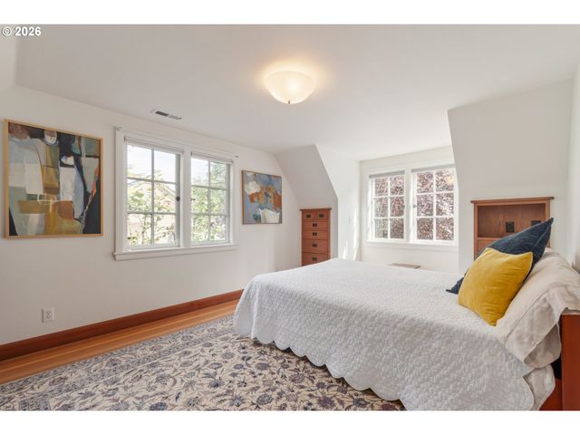 1669 FAIRMOUNT Blvd, Eugene, OR 97403