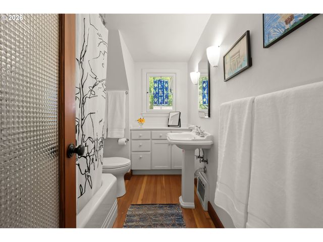 1669 FAIRMOUNT Blvd, Eugene, OR 97403