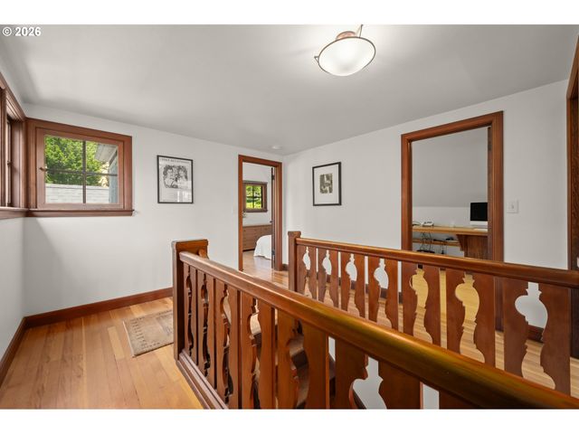 1669 FAIRMOUNT Blvd, Eugene, OR 97403