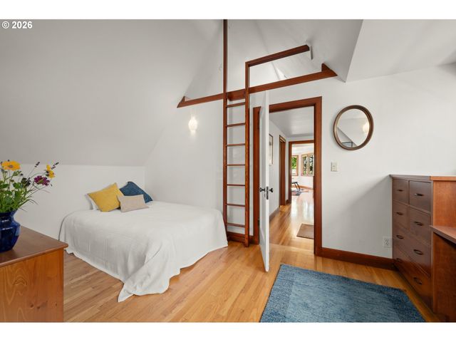 1669 FAIRMOUNT Blvd, Eugene, OR 97403