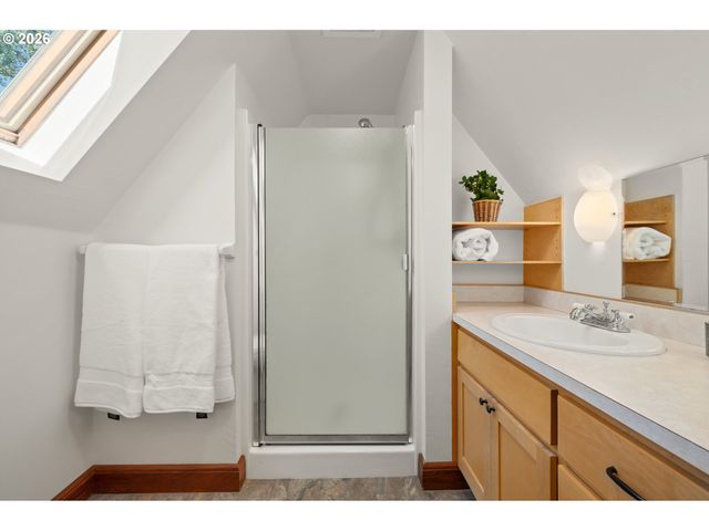 1669 FAIRMOUNT Blvd, Eugene, OR 97403