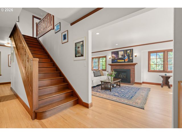 1669 FAIRMOUNT Blvd, Eugene, OR 97403