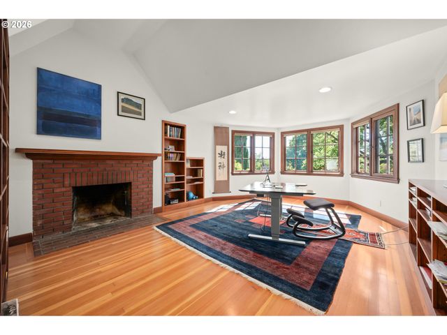 1669 FAIRMOUNT Blvd, Eugene, OR 97403