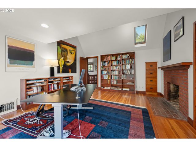 1669 FAIRMOUNT Blvd, Eugene, OR 97403