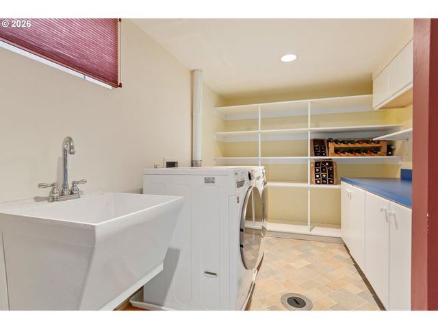1669 FAIRMOUNT Blvd, Eugene, OR 97403