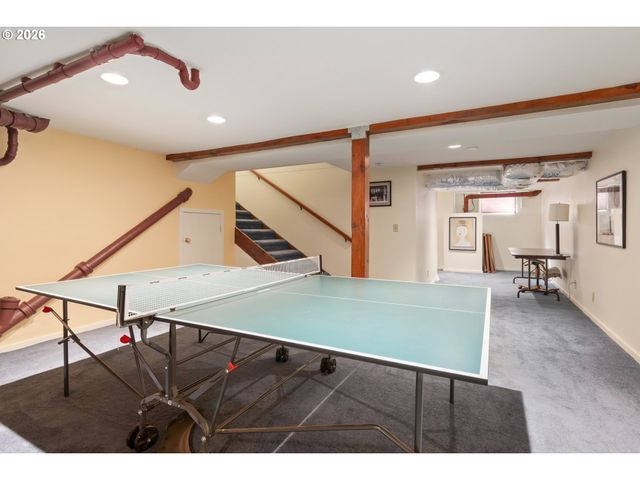 1669 FAIRMOUNT Blvd, Eugene, OR 97403