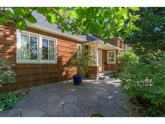 1669 FAIRMOUNT Blvd, Eugene, OR 97403