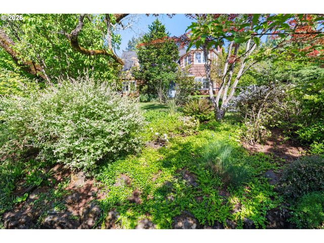 1669 FAIRMOUNT Blvd, Eugene, OR 97403