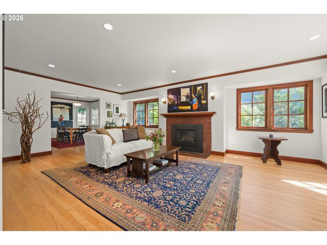 1669 FAIRMOUNT Blvd, Eugene, OR 97403