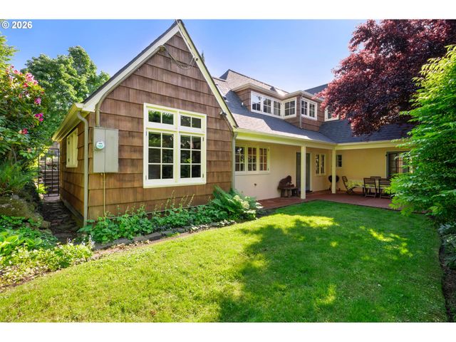 1669 FAIRMOUNT Blvd, Eugene, OR 97403
