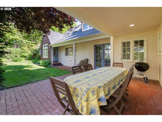 1669 FAIRMOUNT Blvd, Eugene, OR 97403