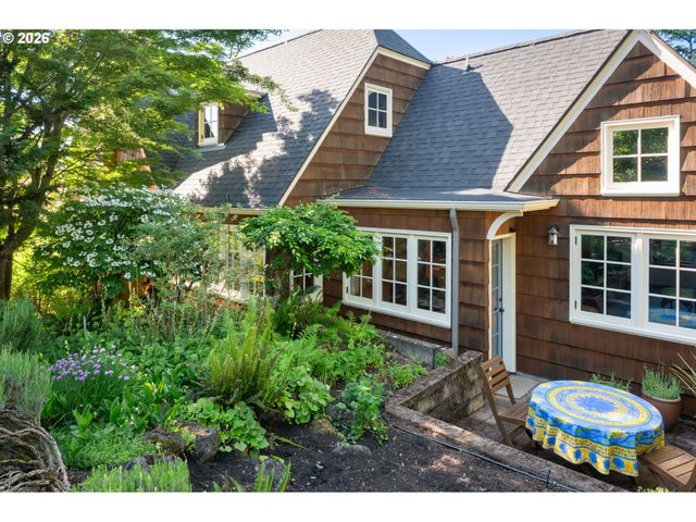 1669 FAIRMOUNT Blvd, Eugene, OR 97403
