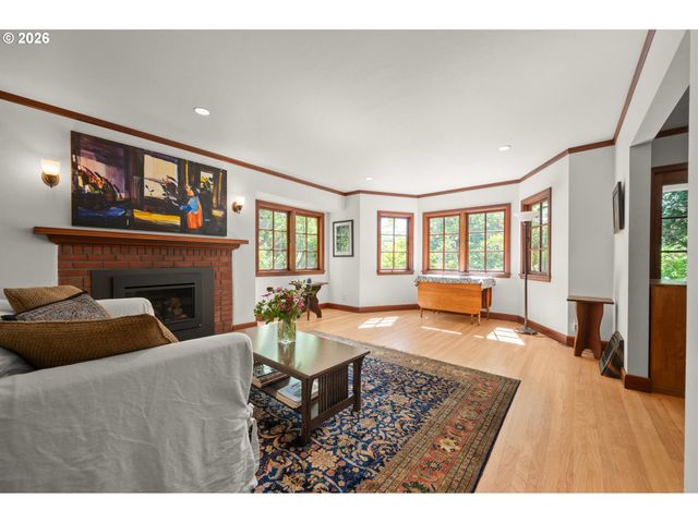 1669 FAIRMOUNT Blvd, Eugene, OR 97403