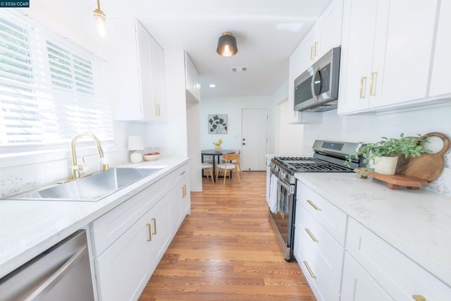 3085 Stanton Cir, Carmichael, CA 95608