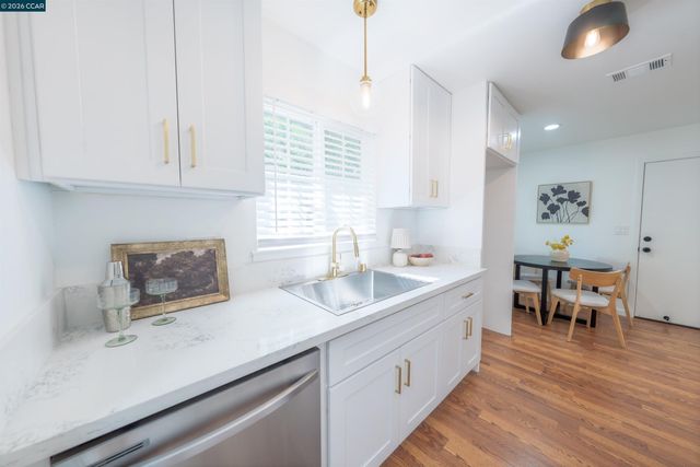 3085 Stanton Cir, Carmichael, CA 95608