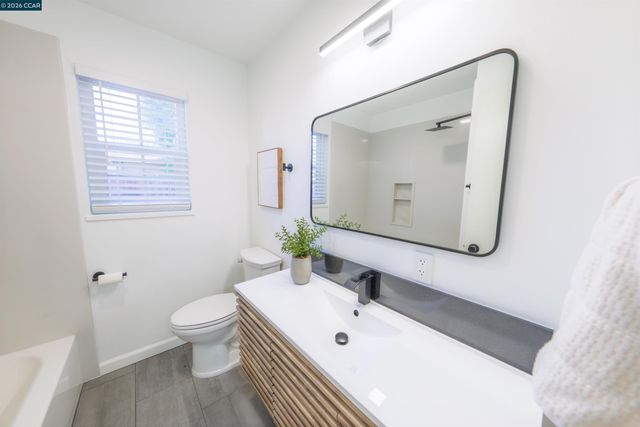 3085 Stanton Cir, Carmichael, CA 95608