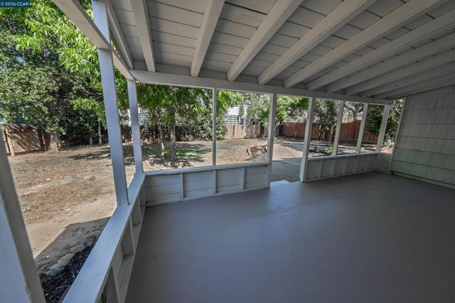 3085 Stanton Cir, Carmichael, CA 95608