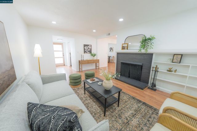 3085 Stanton Cir, Carmichael, CA 95608