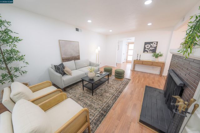 3085 Stanton Cir, Carmichael, CA 95608