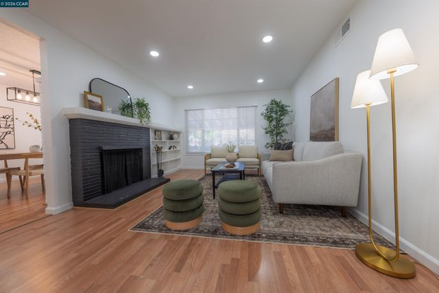 3085 Stanton Cir, Carmichael, CA 95608