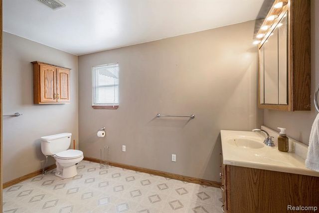 1490 Gage Road, Holly, MI 48442