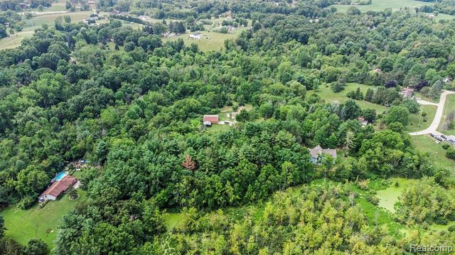 1490 Gage Road, Holly, MI 48442