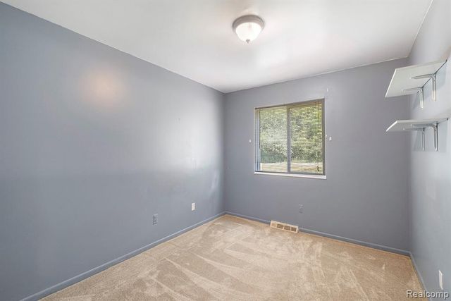 1490 Gage Road, Holly, MI 48442