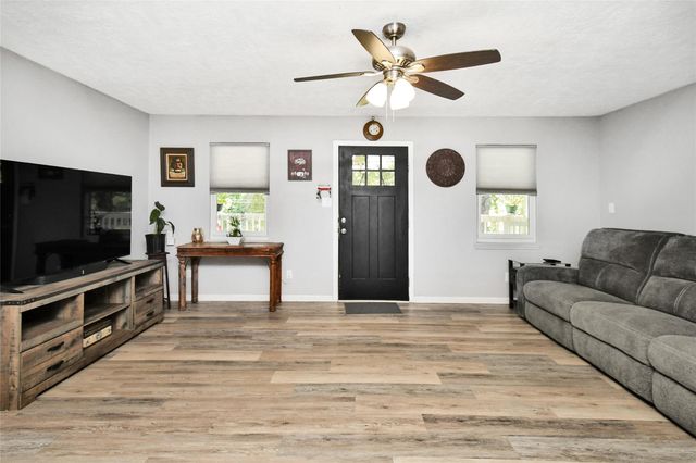 29827 Shady Brook Ln, Magnolia, TX 77355