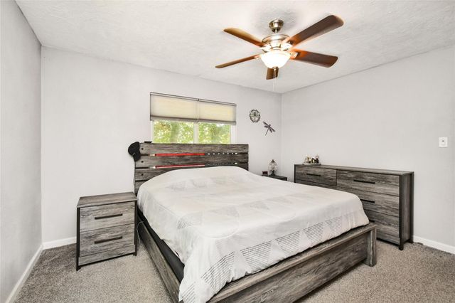 29827 Shady Brook Ln, Magnolia, TX 77355