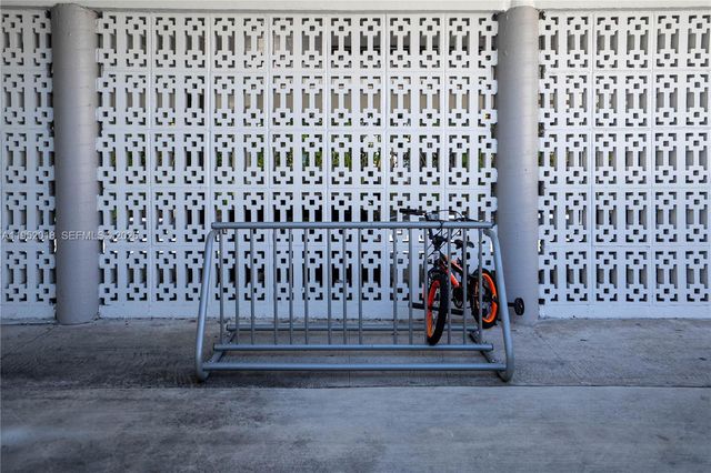 6650 Miller Dr 7, South Miami, FL 33155